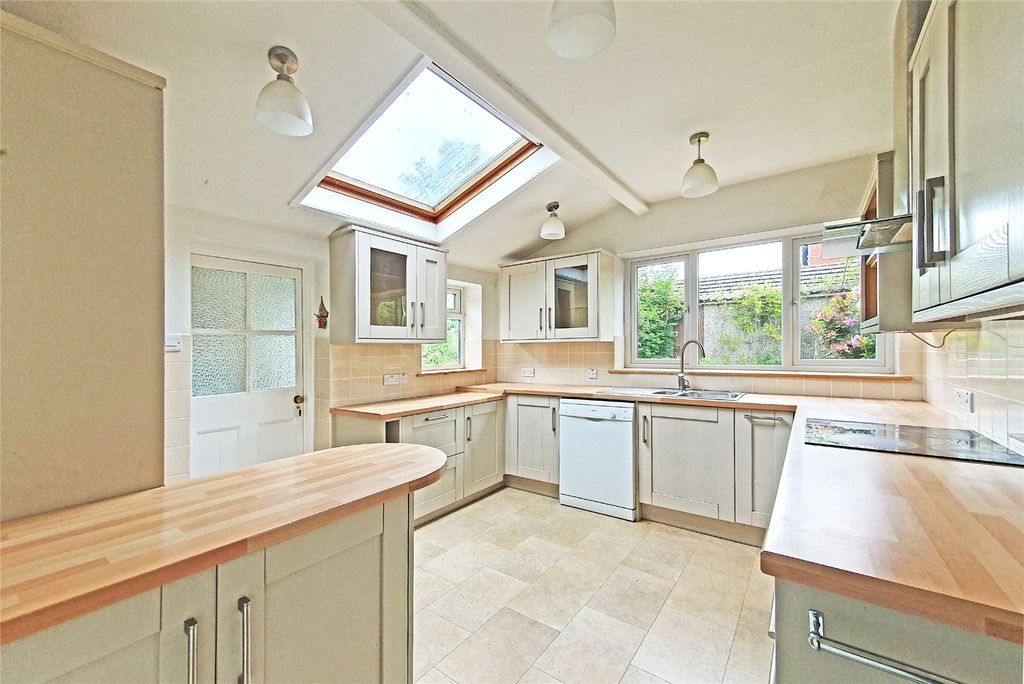 Property photo 2 of 31 Kitchen