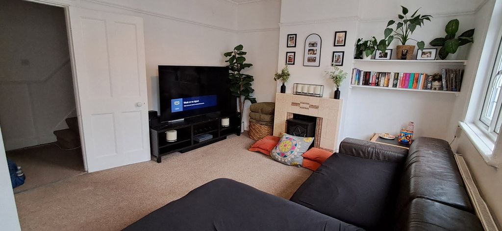 Property photo 2 of 9