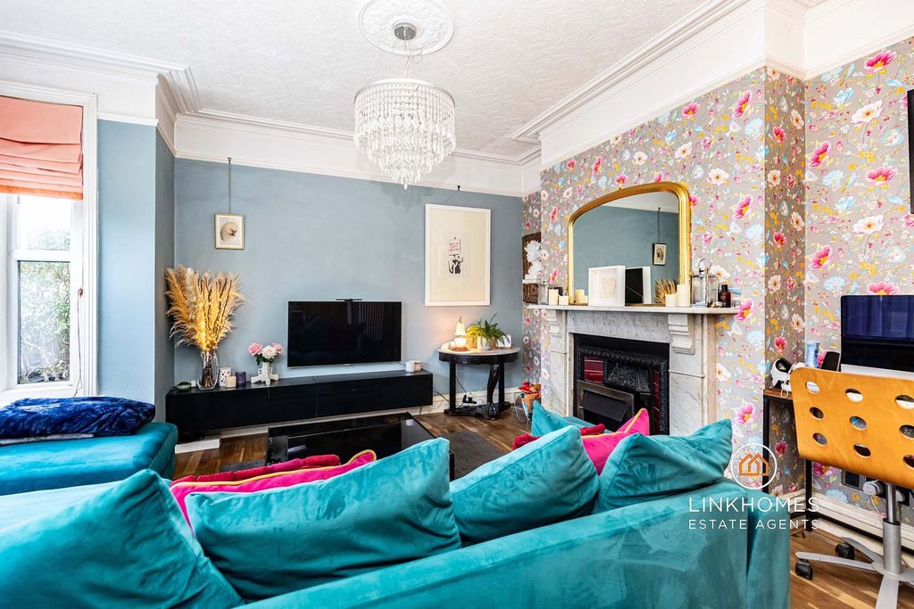 Property photo 3 of 32