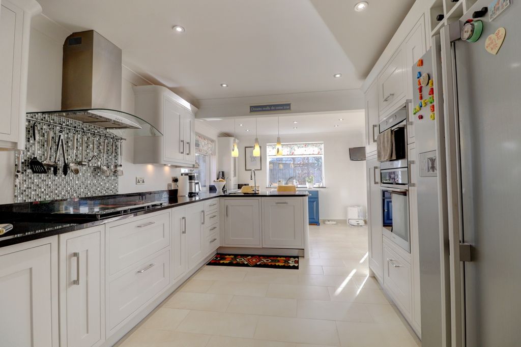 Property photo 3 of 17 Picture No. 06