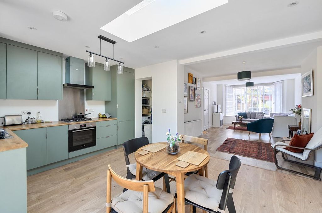 Property photo 2 of 16 Davidson Frost-Wellings, Dfw, Anmersh Grove, Ha7,L