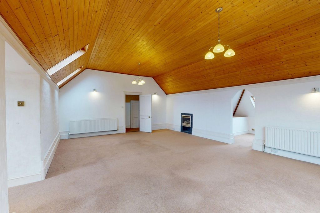 Property photo 3 of 12 Picture 3