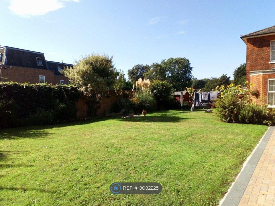 Property photo 2 of 13 Garden 1-1