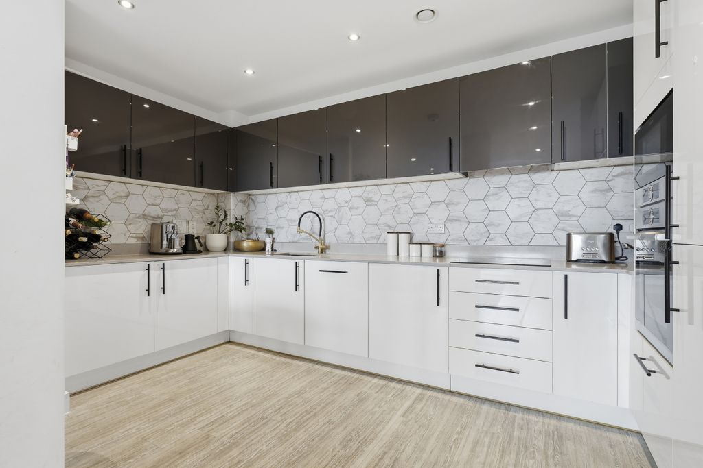 Property photo 2 of 13 4
