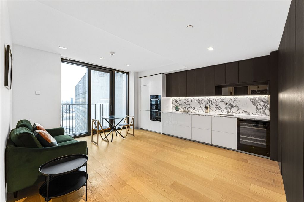 Property photo 1 of 15 Reception/Kitchen