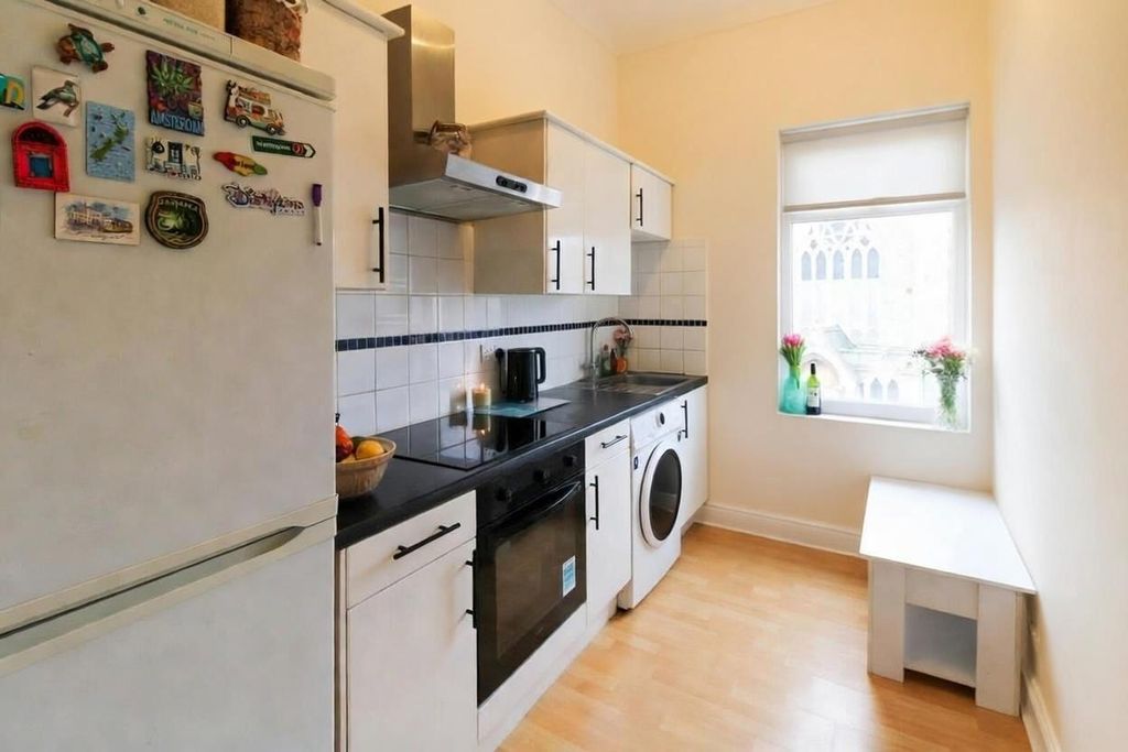 Property photo 3 of 7 Kitchen