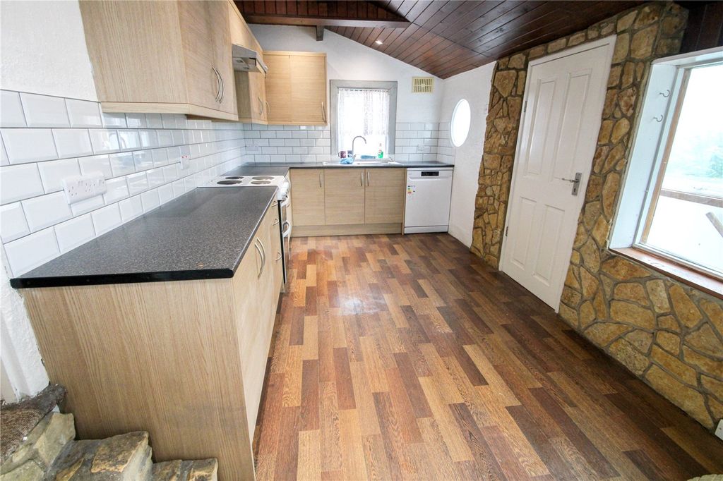 Property photo 2 of 10 Picture No. 12