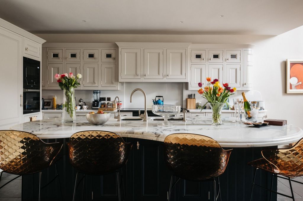 Property photo 2 of 17 Kitchen/Breakfast Rm