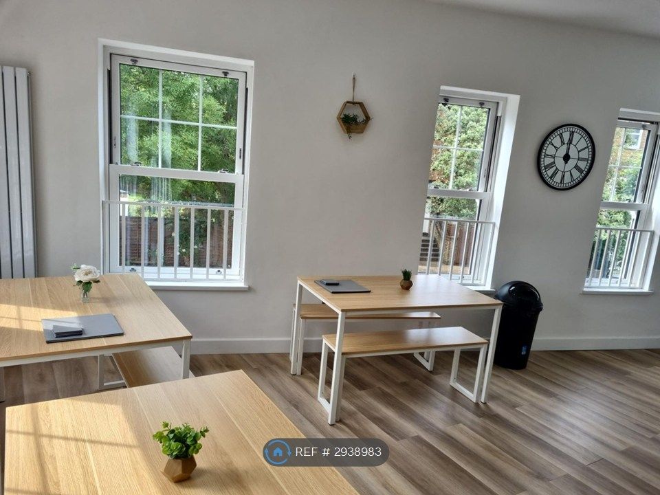 Property photo 2 of 32