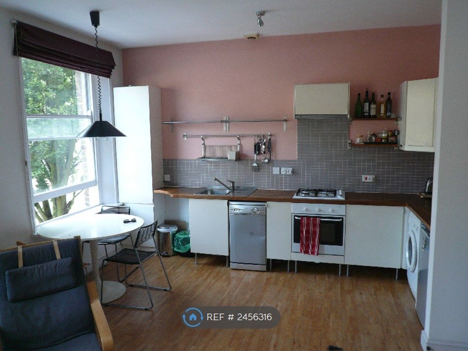 Property photo 2 of 11 Kitchen.