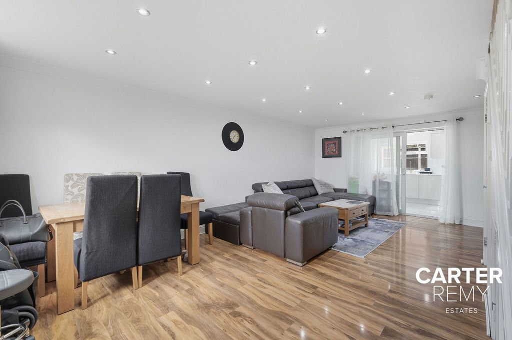 Property photo 3 of 24