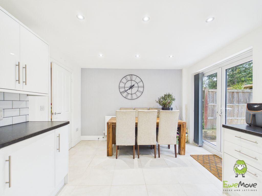 Property photo 3 of 16 Ewemove Basingstoke Cowslip Bank Kitchen