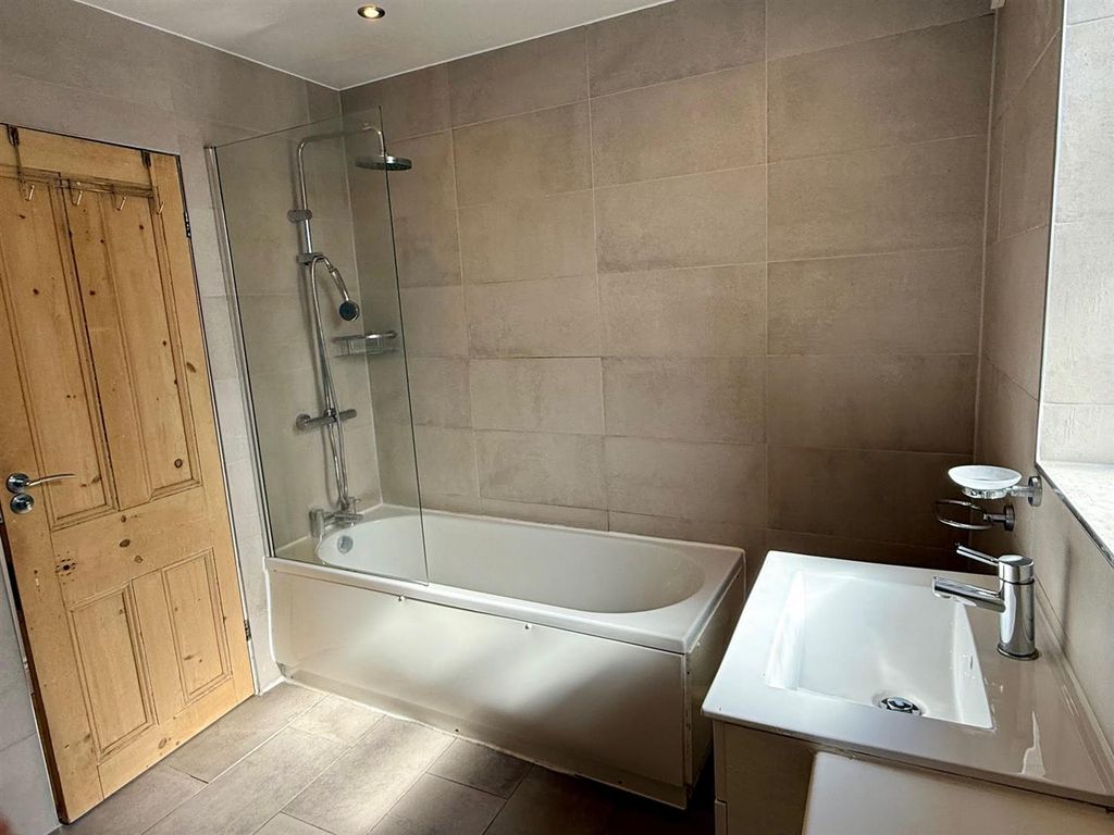 Property photo 3 of 7 Bathroom.Jpg