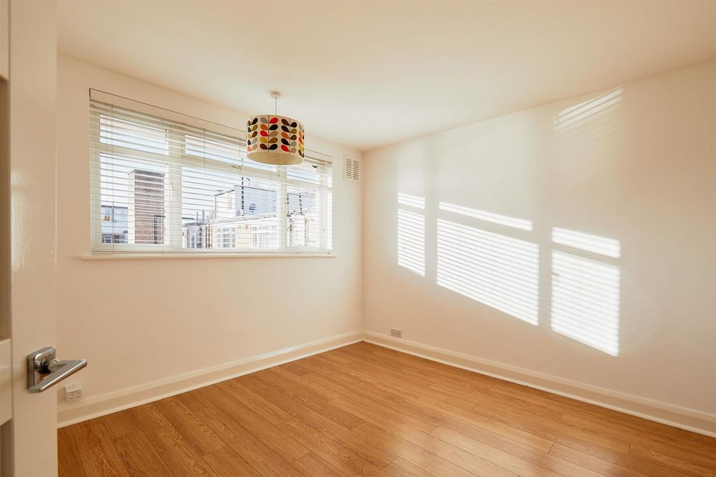 Property photo 3 of 24