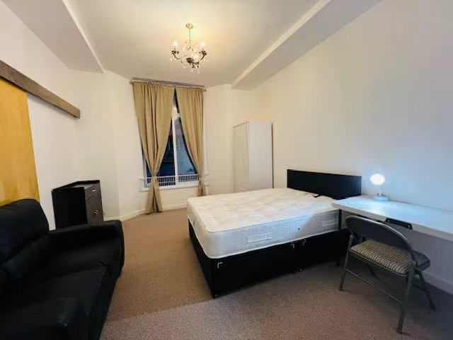 Property photo 2 of 6 En Suite