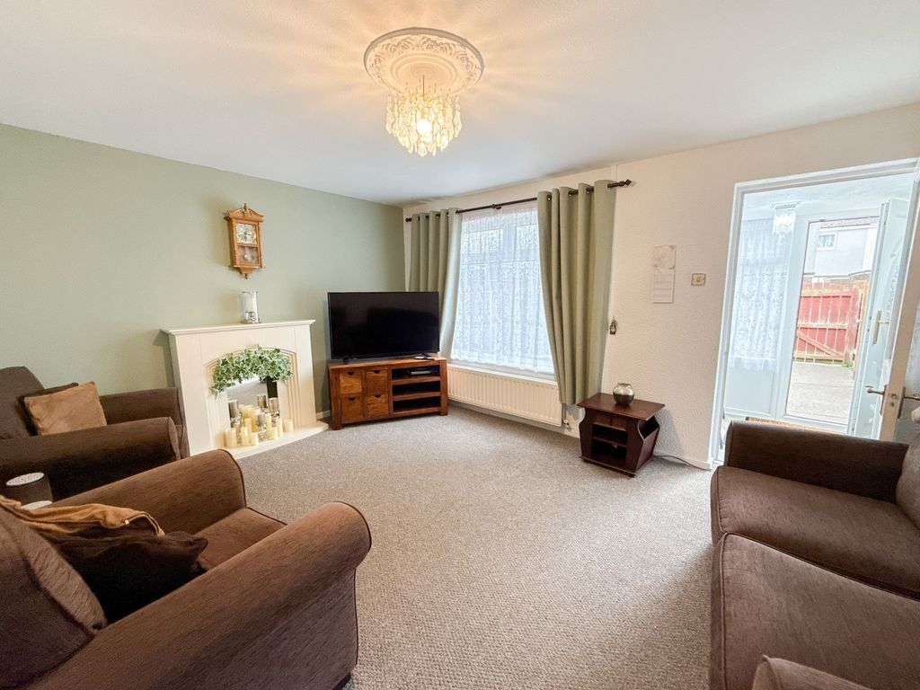 Property photo 2 of 12 Lounge