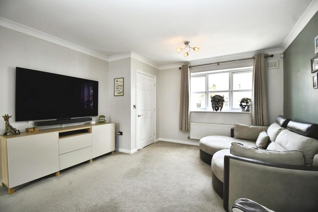Property photo 2 of 23