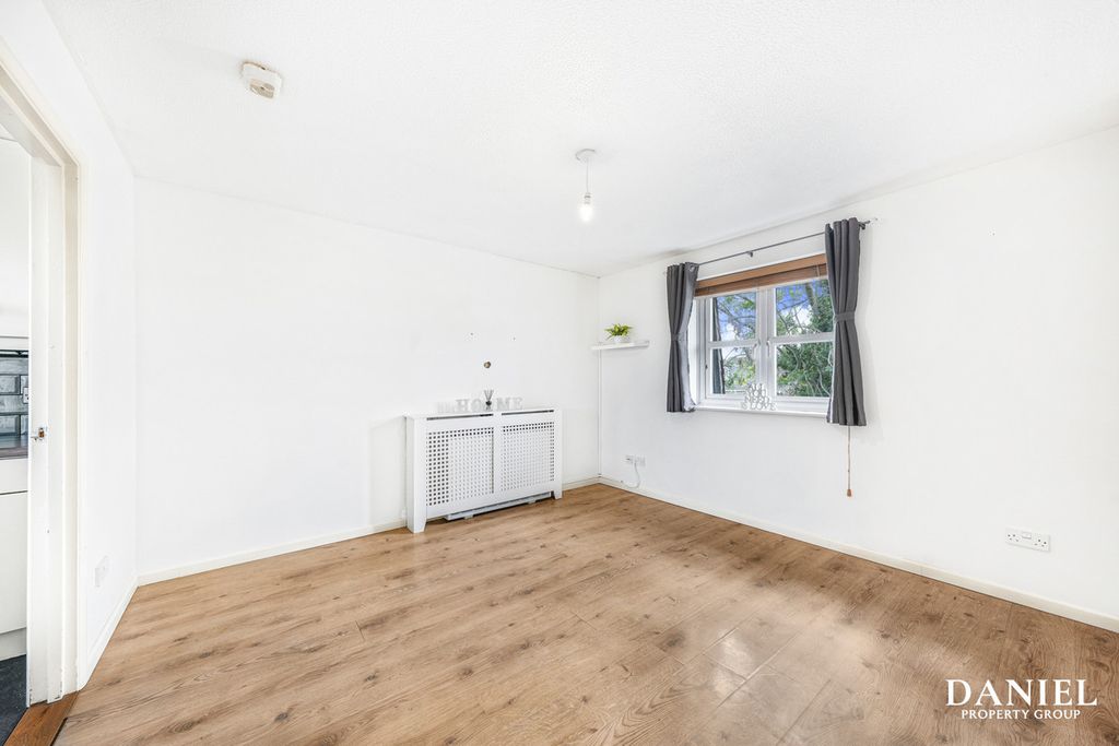Property photo 2 of 22