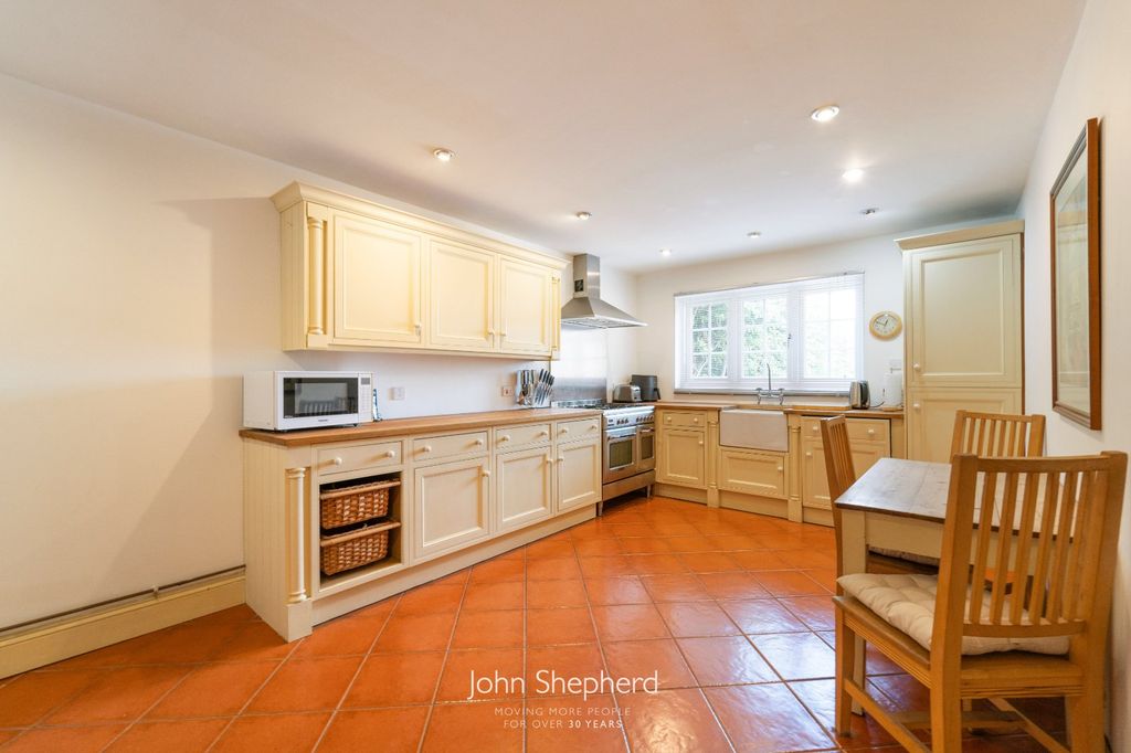 Property photo 2 of 20 Picture No. 12