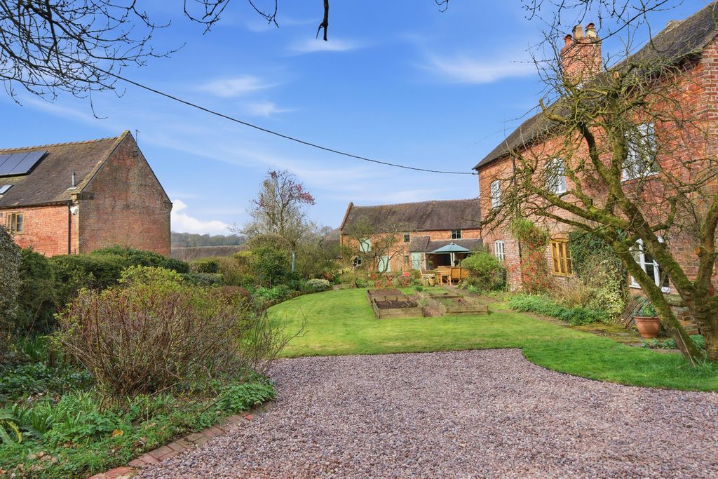 Property photo 2 of 30