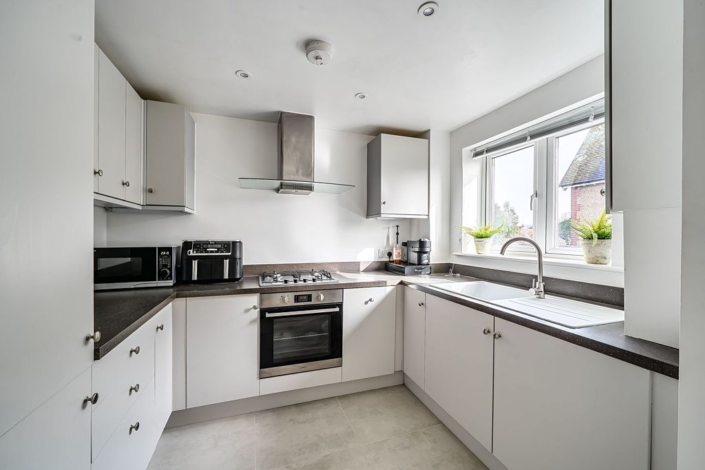 Property photo 2 of 19 Kitchen