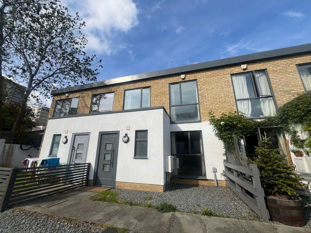 Property photo 1 of 12 Nelsons Are Proud To Present This Beautiful Two Bedroom Mid Terrace House Located Within A Beautiful Private Gated Mews.