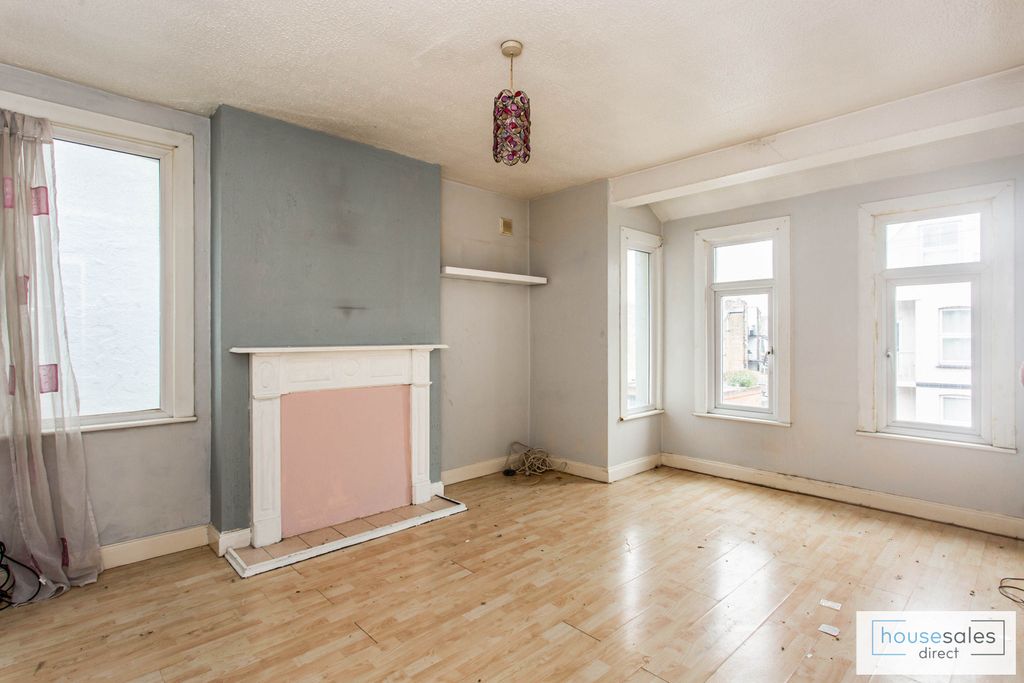 Property photo 3 of 8