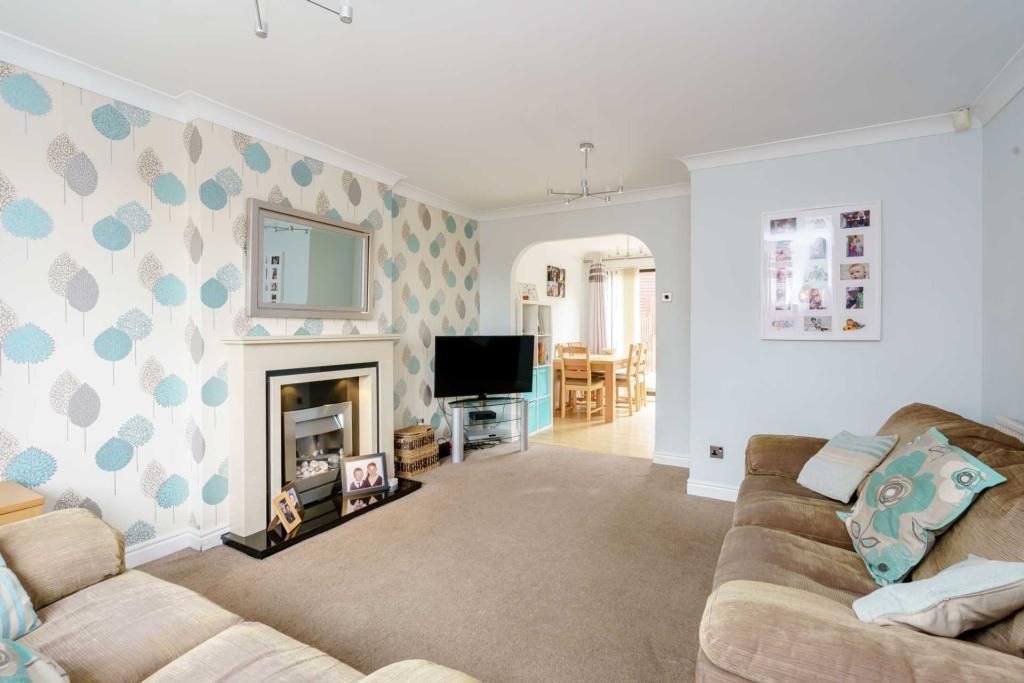 Property photo 3 of 13 3 Lounge.Jpg