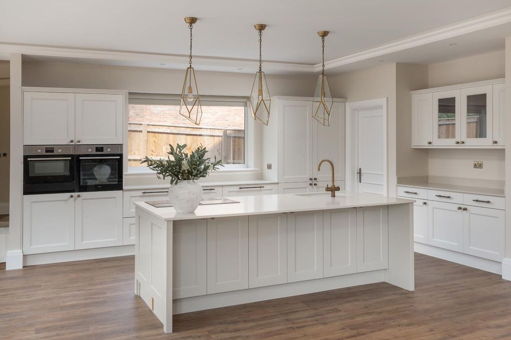 Property photo 3 of 21