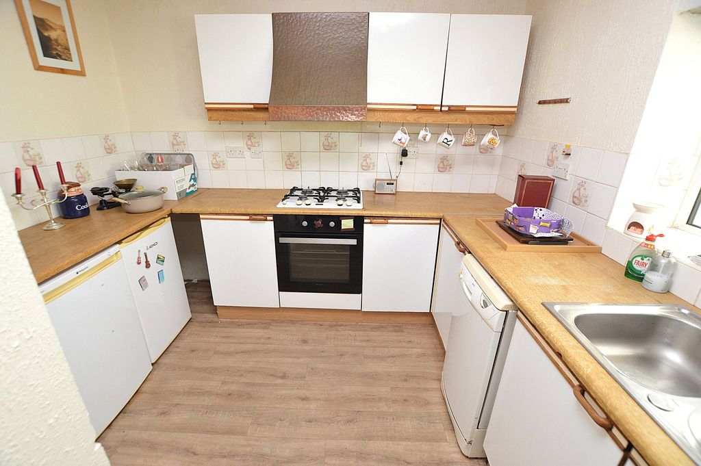 Property photo 3 of 15 Kitchen