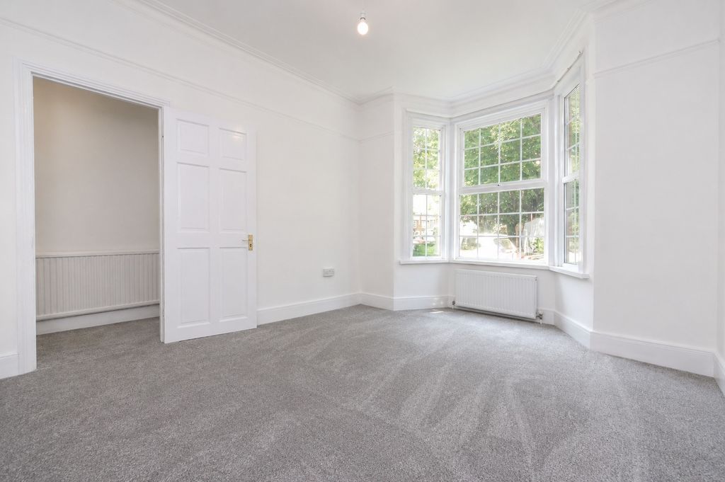 Property photo 2 of 10 4895431
