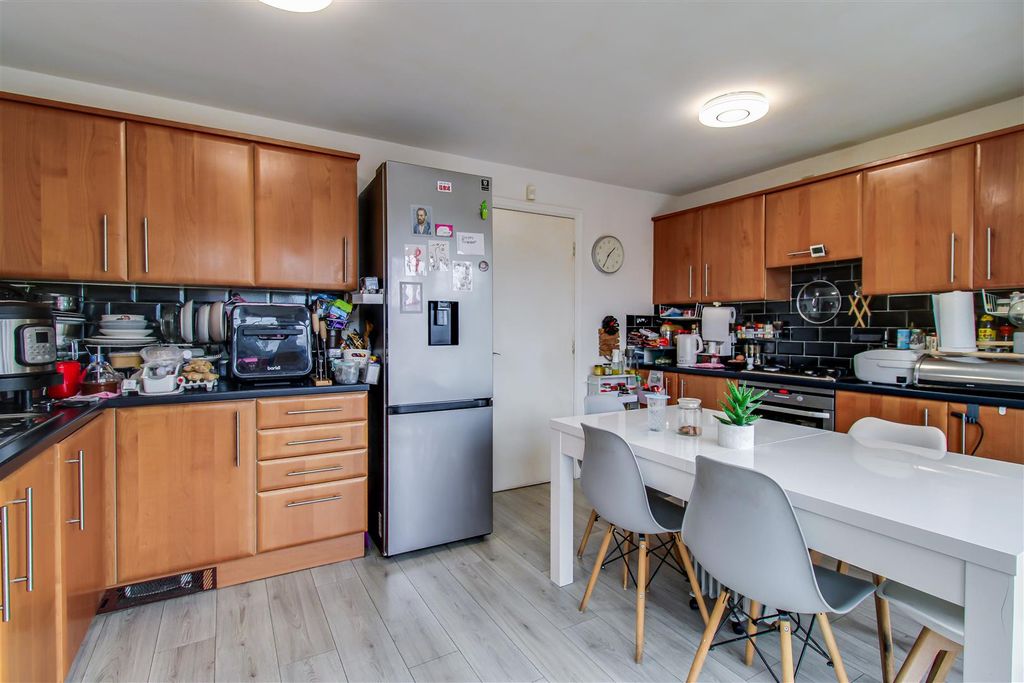 Property photo 3 of 17 Kitchen/Breakfast Room