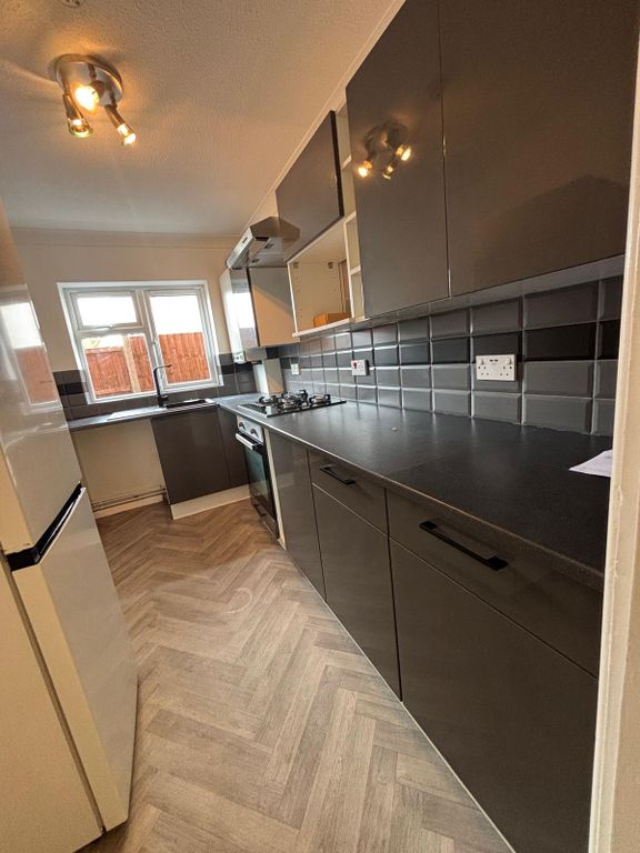 Property photo 3 of 18 Kitchen