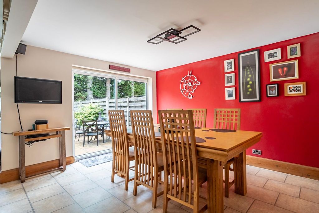 Property photo 3 of 19 Dining Area