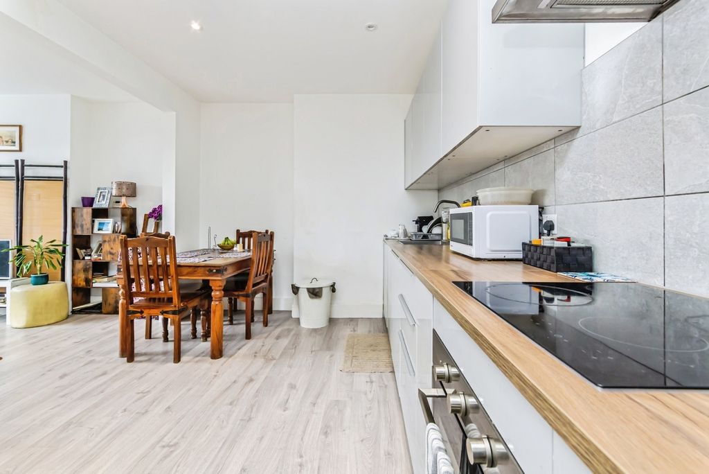Property photo 3 of 18 Kitchen