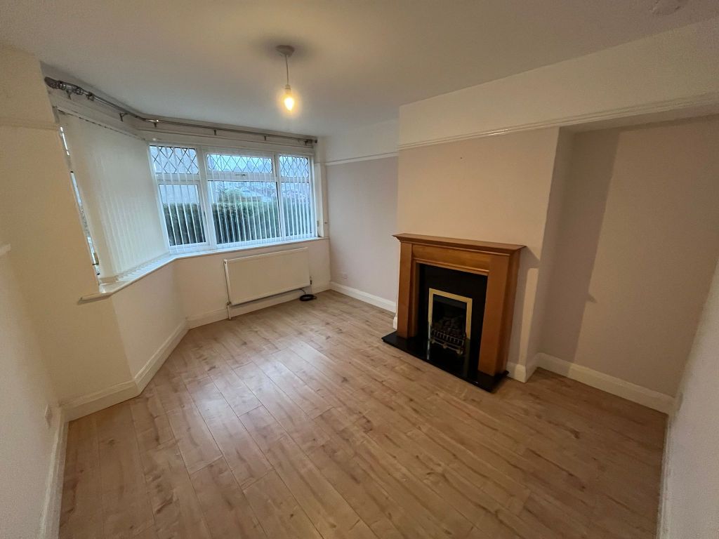 Property photo 3 of 11 Living Room