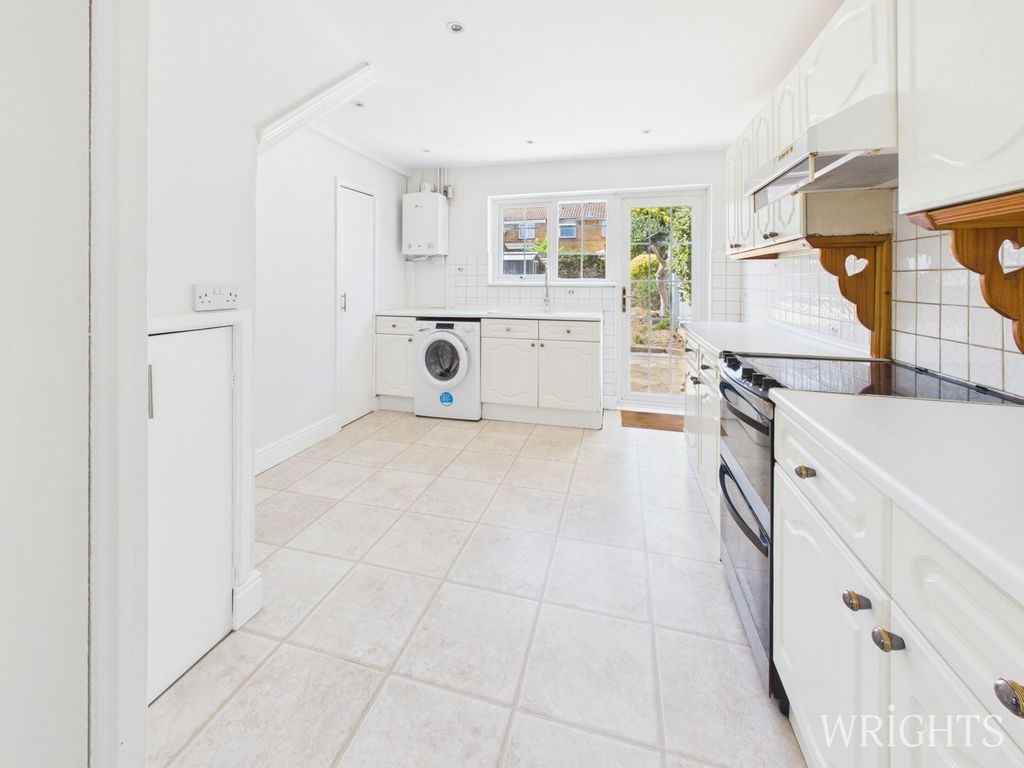 Property photo 3 of 18 Kitchen