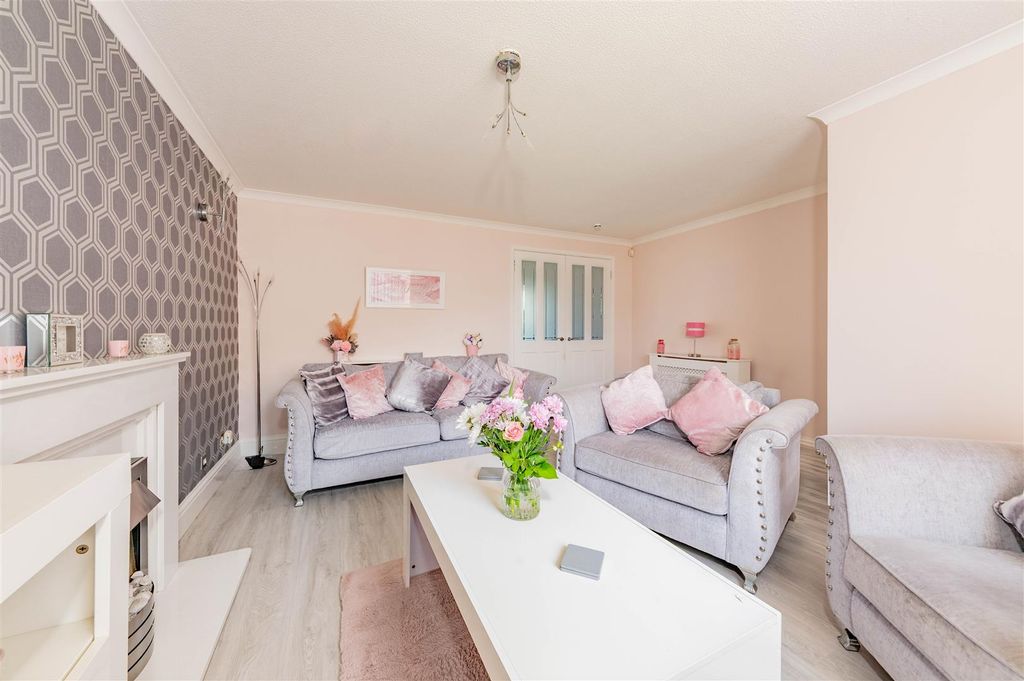 Property photo 2 of 19 29 Tranent Gardens Dundee-9.Jpg