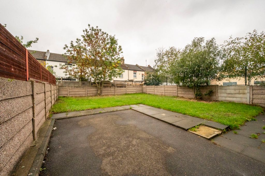 Property photo 1 of 3