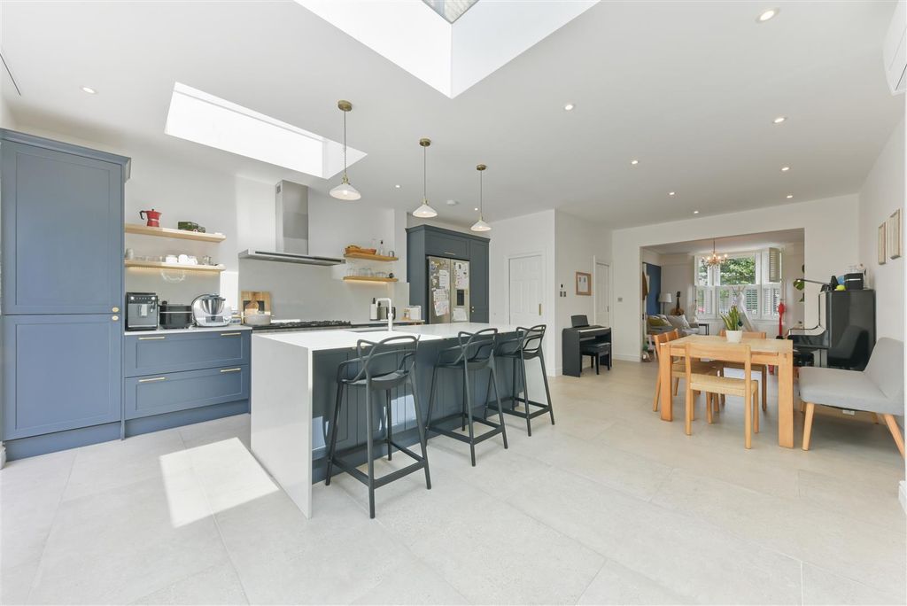 Property photo 3 of 13 Kirkley Road, -4 (7).Jpg