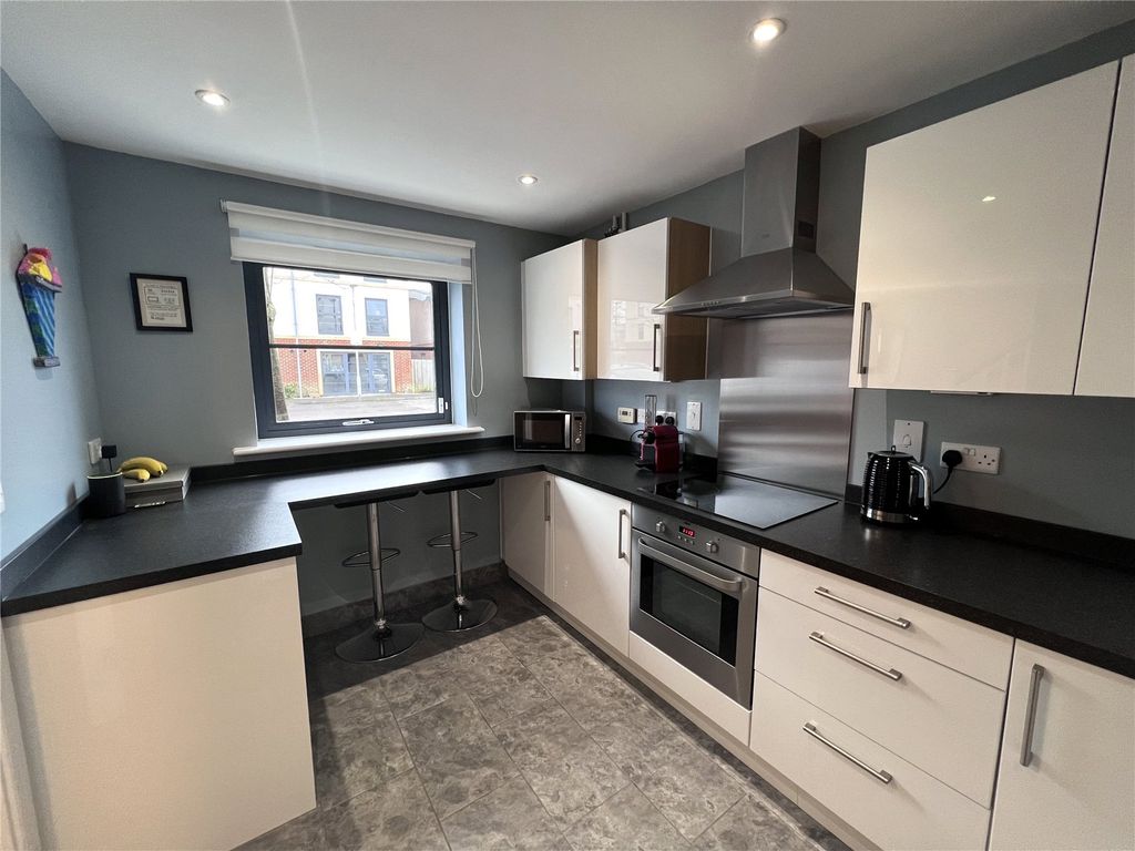 Property photo 2 of 13 2