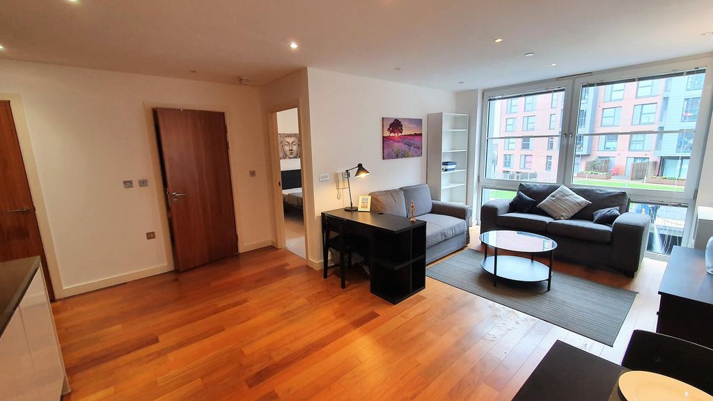 Property photo 3 of 28 Living Room