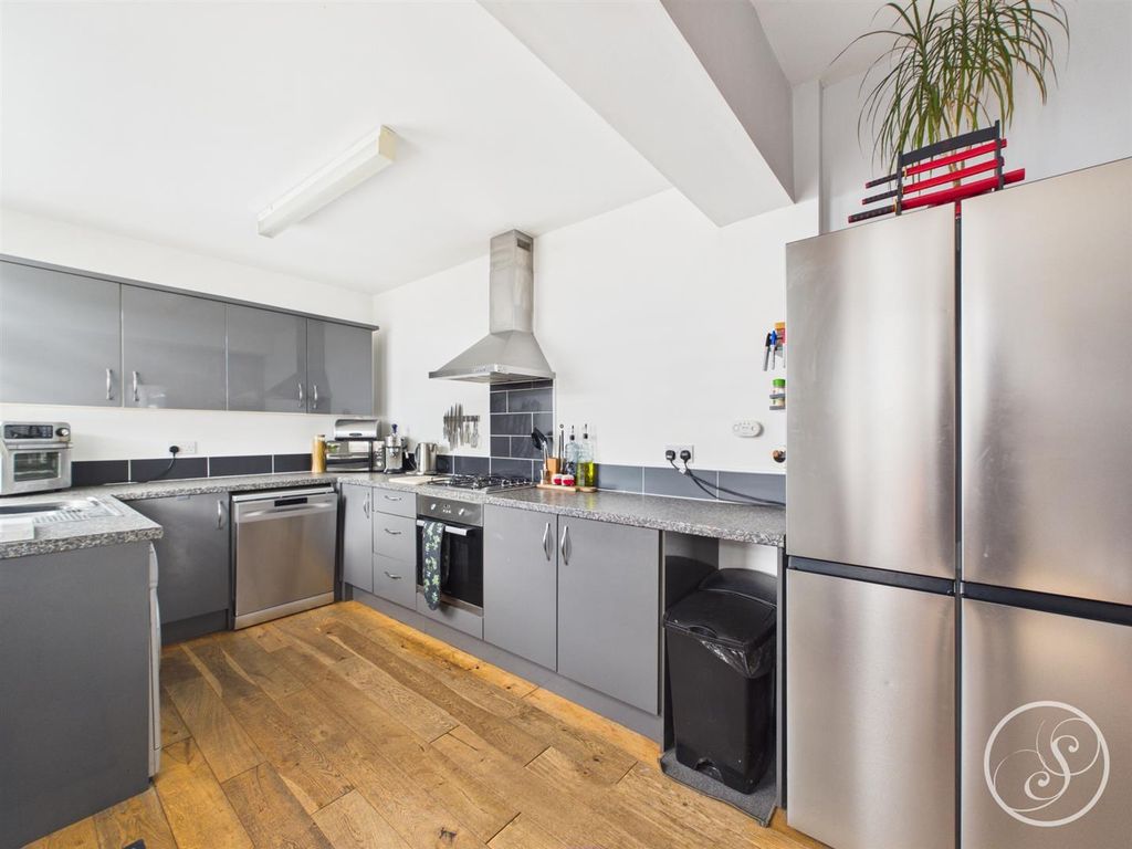 Property photo 3 of 31 Kitchen/Diner