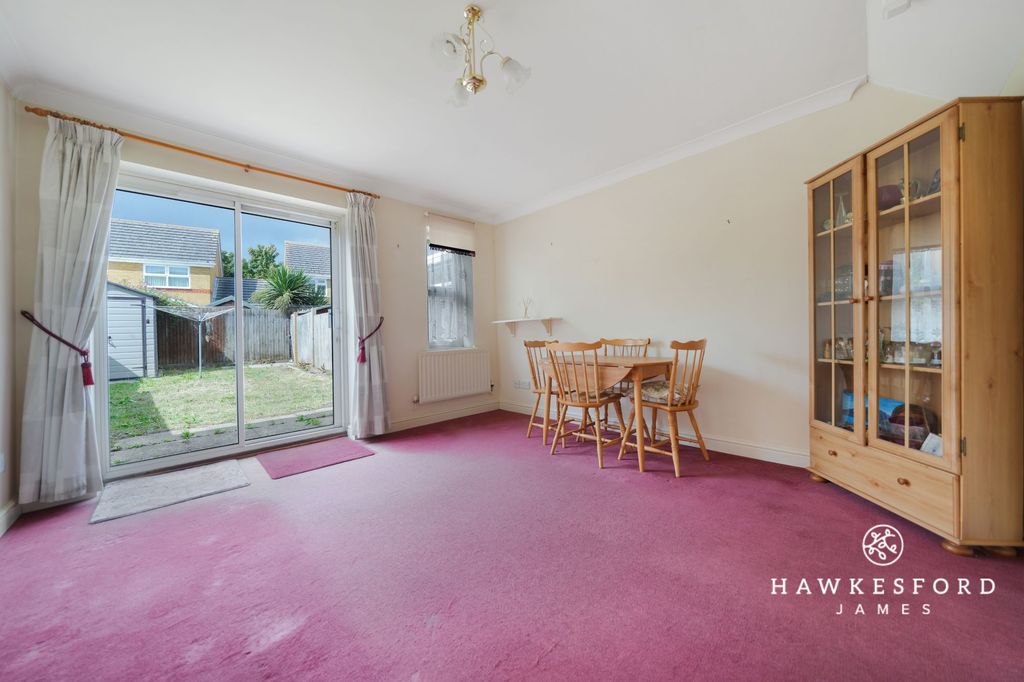 Property photo 2 of 14 Rettendon Drive, Sittingbourne - Lounge/Diner