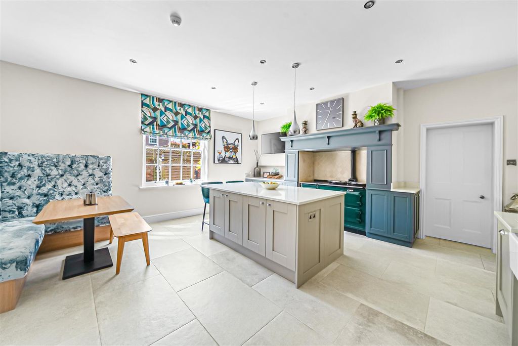 Property photo 2 of 30 Kitchen Diner