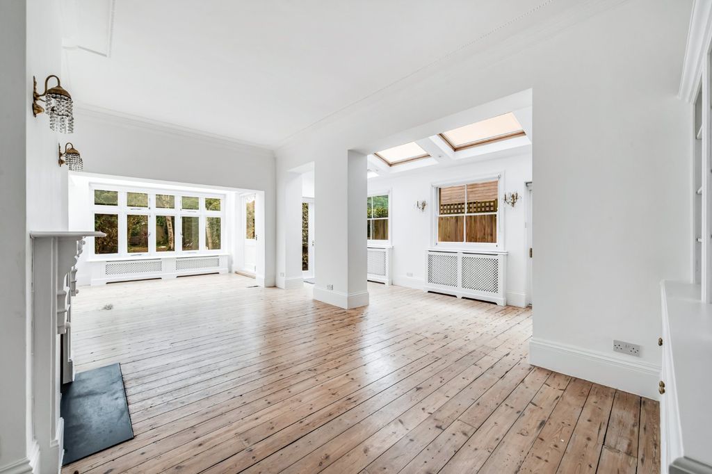 Property photo 2 of 25