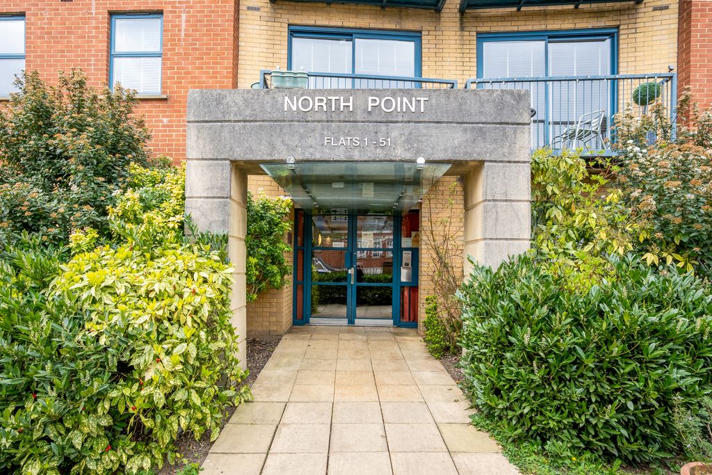 Property photo 2 of 11 Entrance