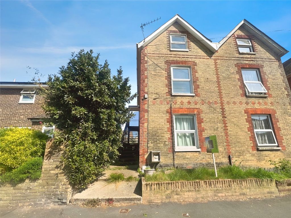 Property photo 1 of 17 Picture No. 01