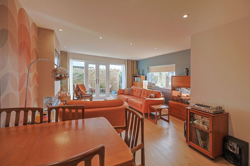 Property photo 3 of 21