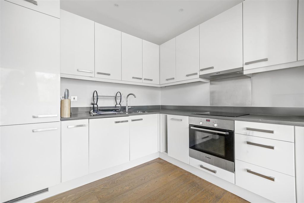 Property photo 3 of 17 Reception/Kitchen
